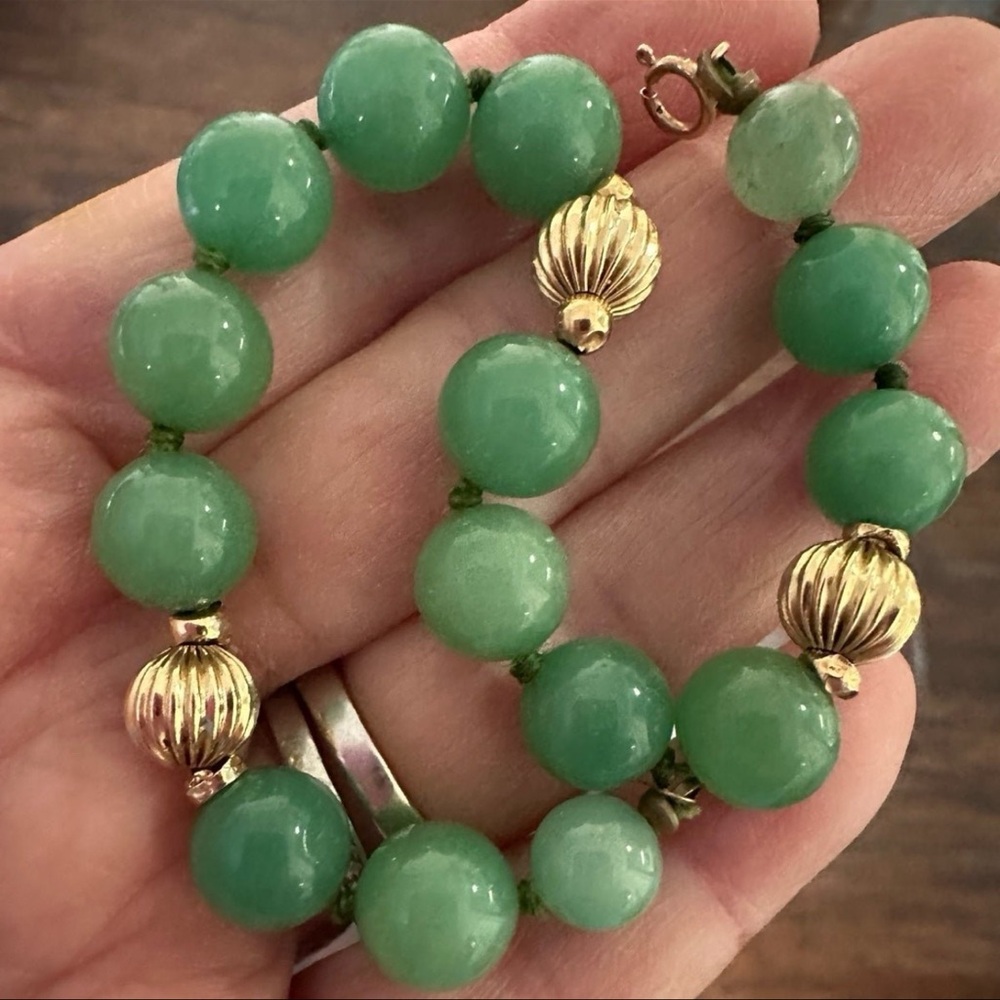 VINTAGE JADE AND 14K GOLD BRACELET